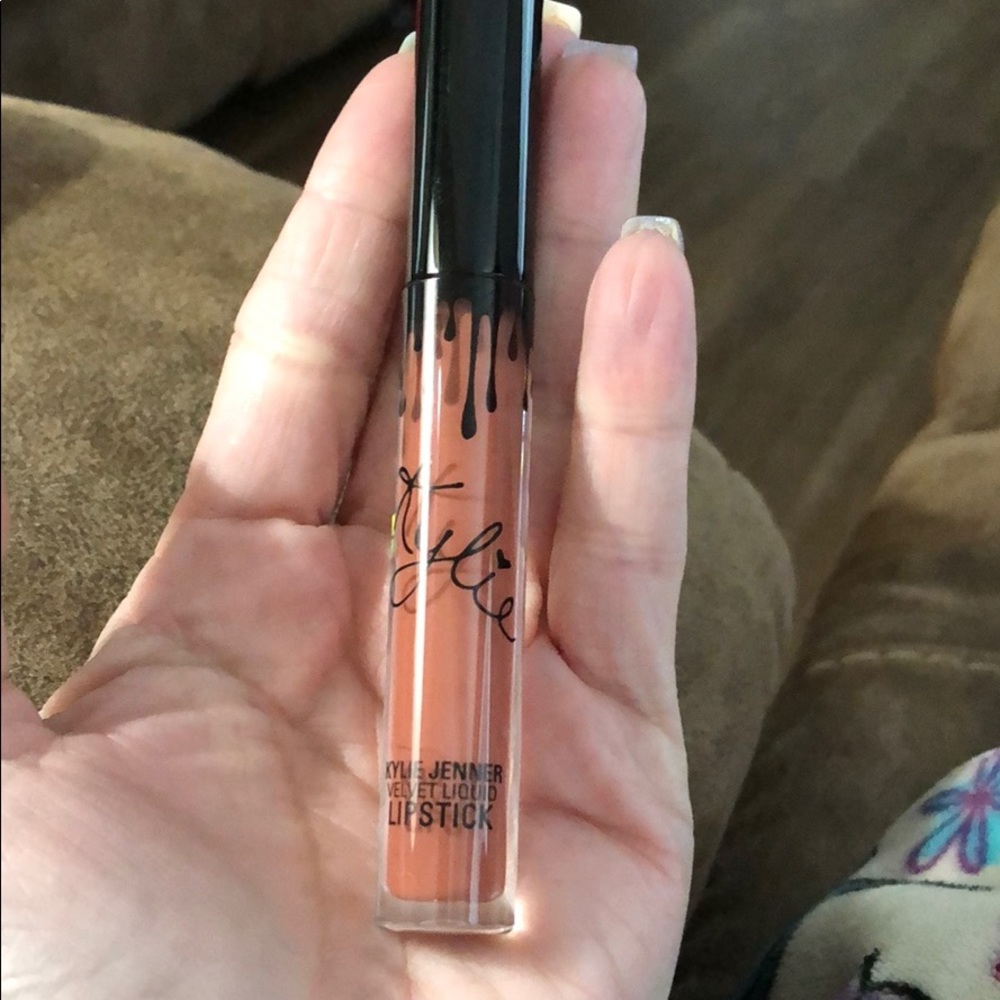 Kylie Cosmetics “Mood” is a Velvet Lipstick 💄 - Picture 2 of 3